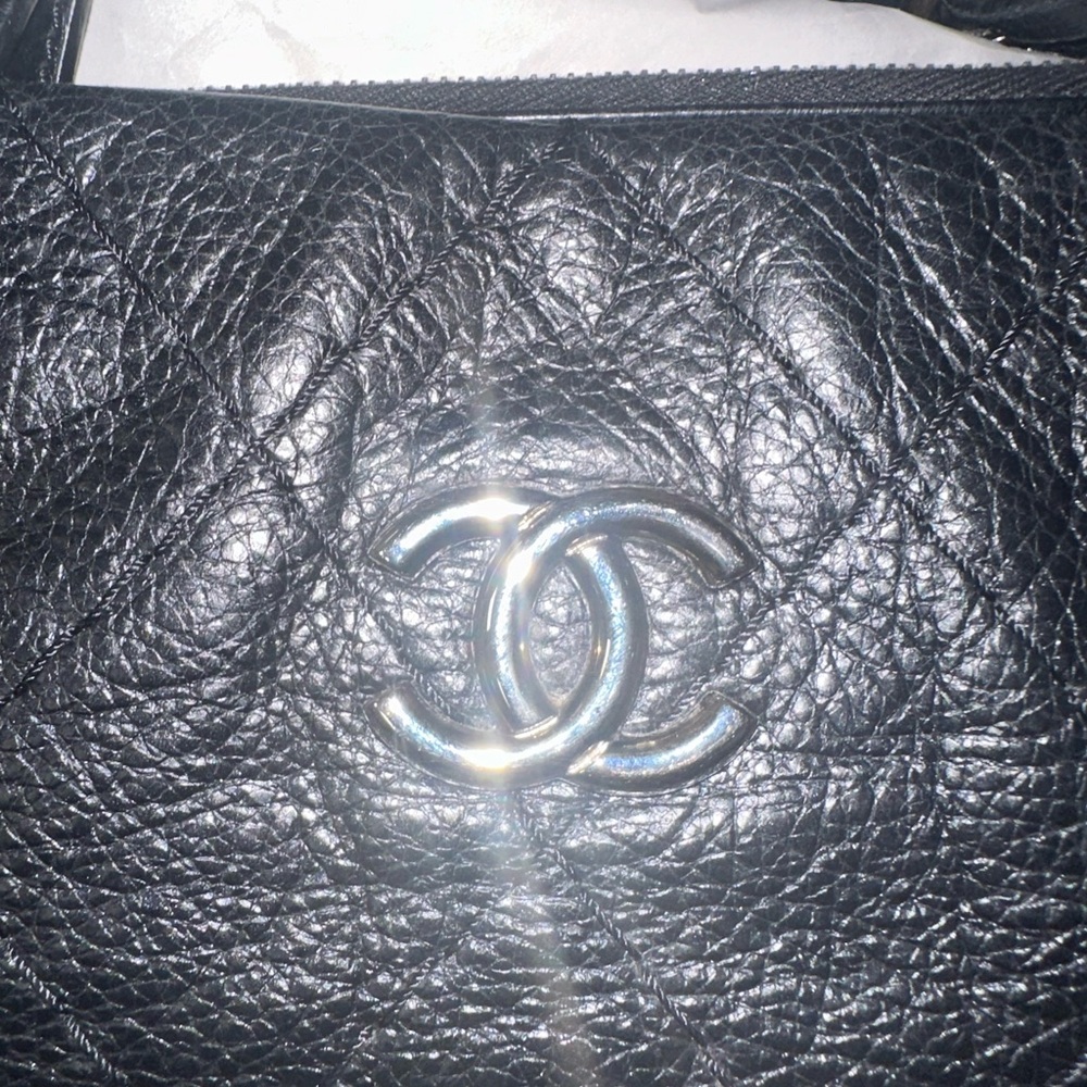 CHANEL On The Road Large Tote - Picture 15 of 15